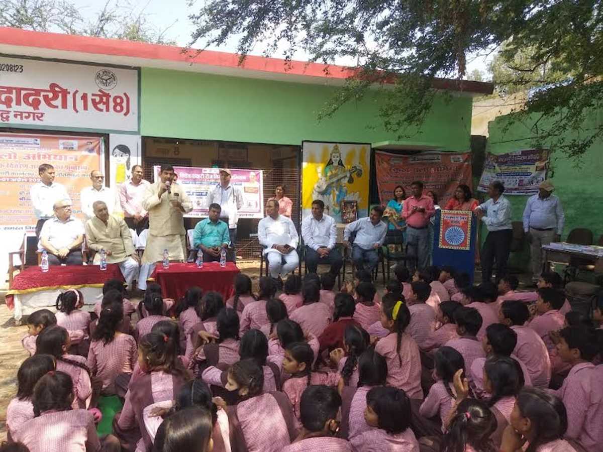 स्कूल चलो अभियान एवं संचारी रोग अभियान का शुभारंभ